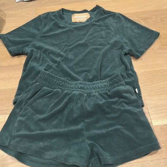 Araminta James - Picture 3 of 3